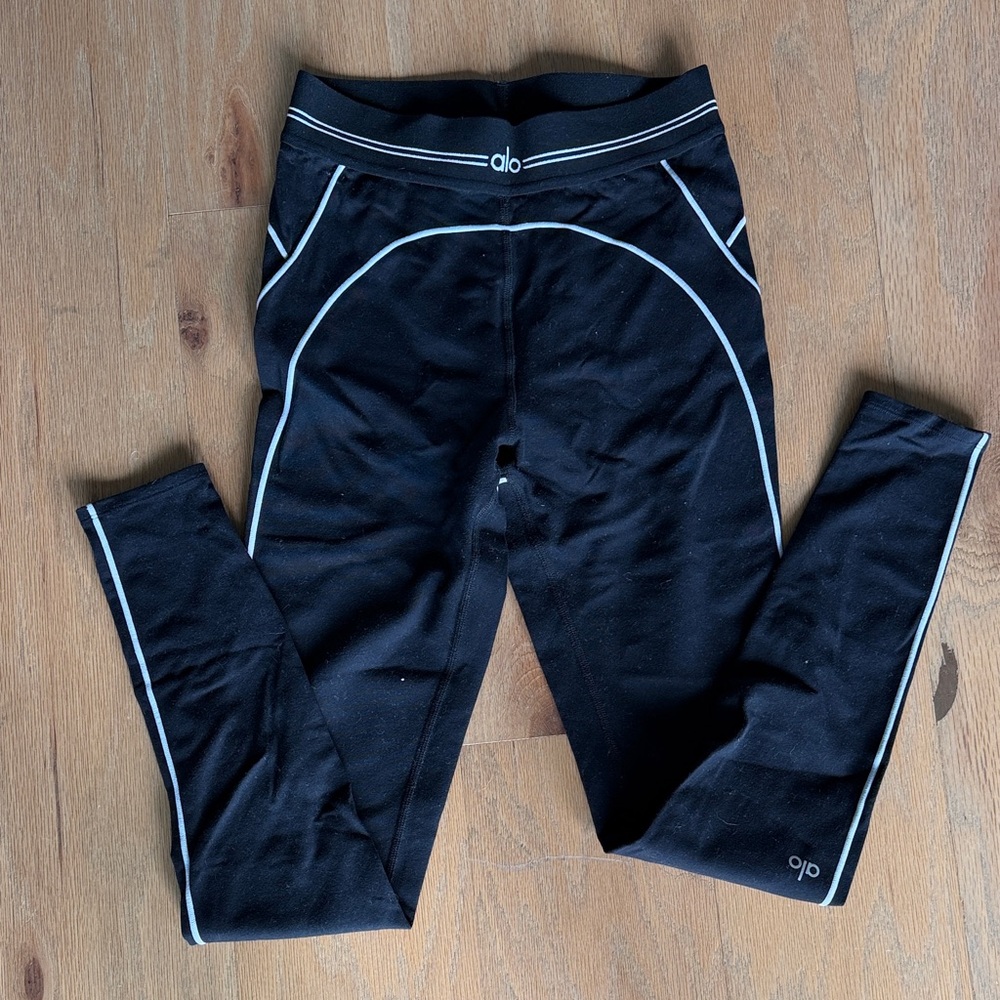 ALO Yoga Black Leggings with White Piping